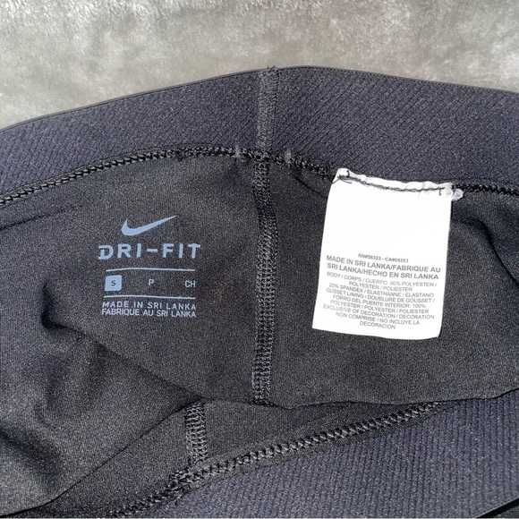 Nike Pro Cropped Dri-Fit  Reflective Linear Rain Capri Compression Leggings Sz S - Picture 5 of 8